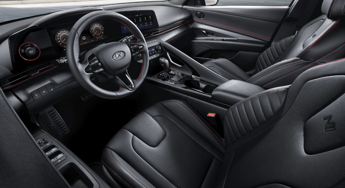2025 Hyundai Elantra Front seats