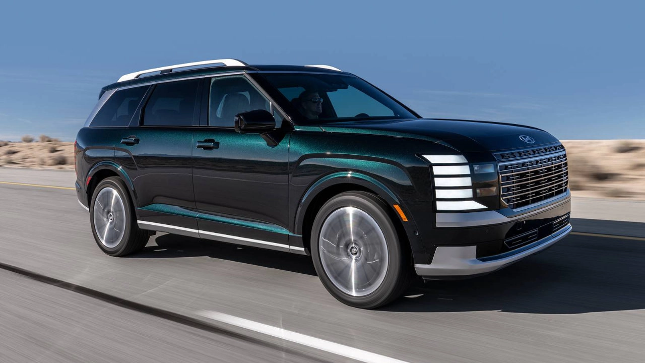 vue latérale avant d'un Hyundai Palisade hybride 2026