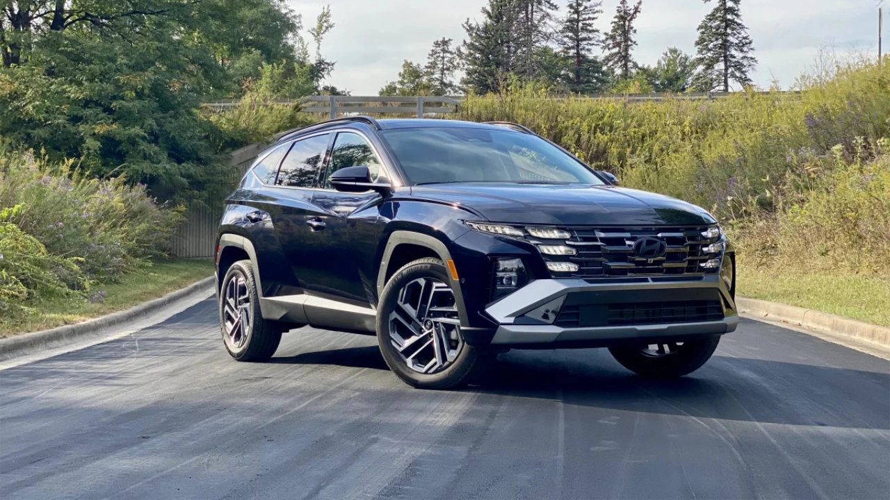 vue latérale avant d'un Hyundai Tucson 2026