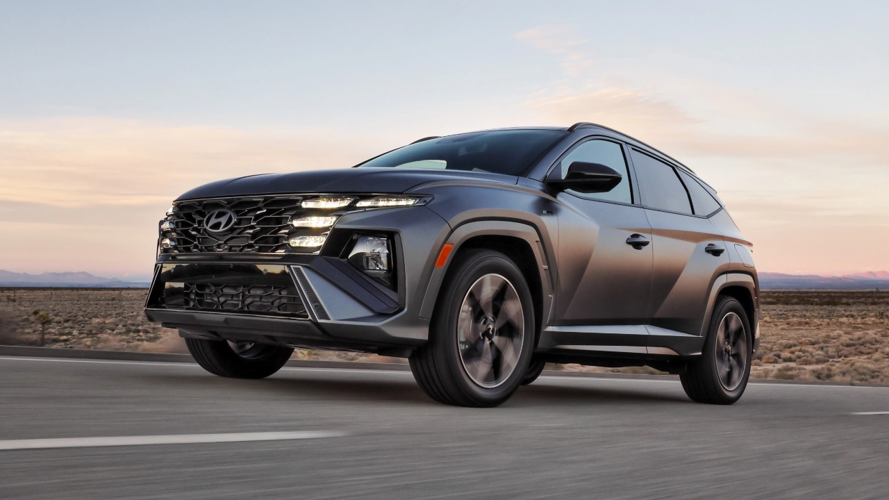 vue latérale avant d'un Hyundai Tucson N line 2026