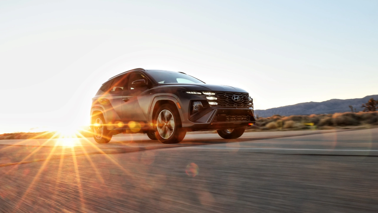 vue latérale avant d'un Hyundai Tucson N Line 2026