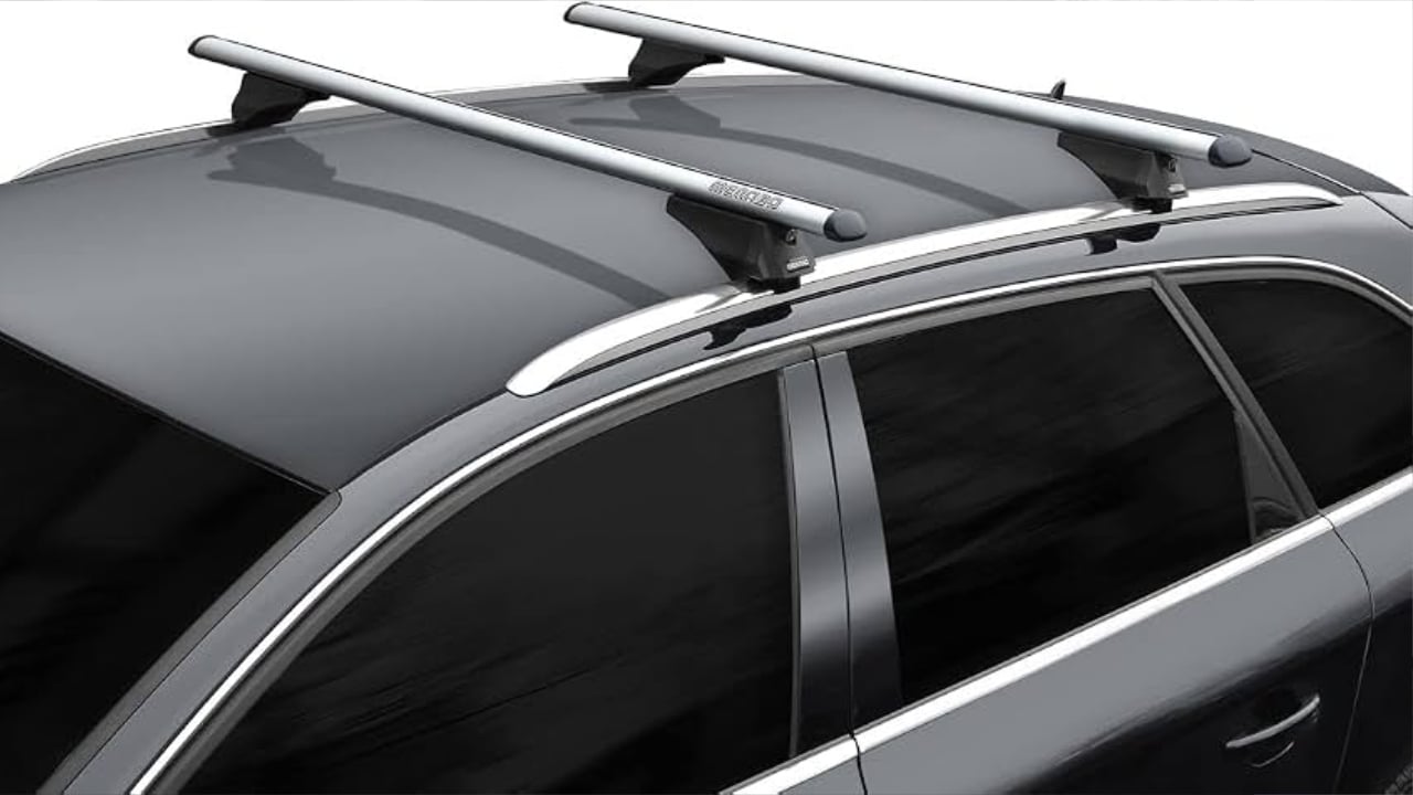 Barres de toit d'origine Hyundai installées sur le toit d'un VUS