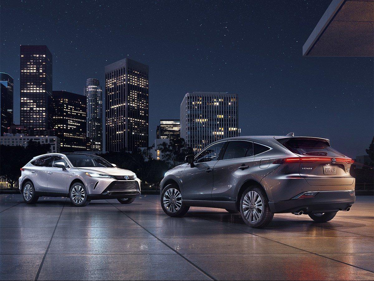 Venza Interior  Exterior slide 1