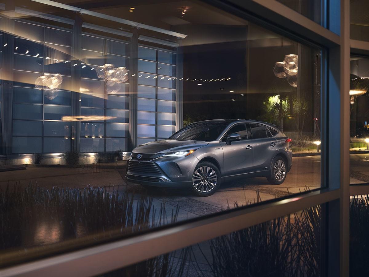 Venza Interior  Exterior slide 2